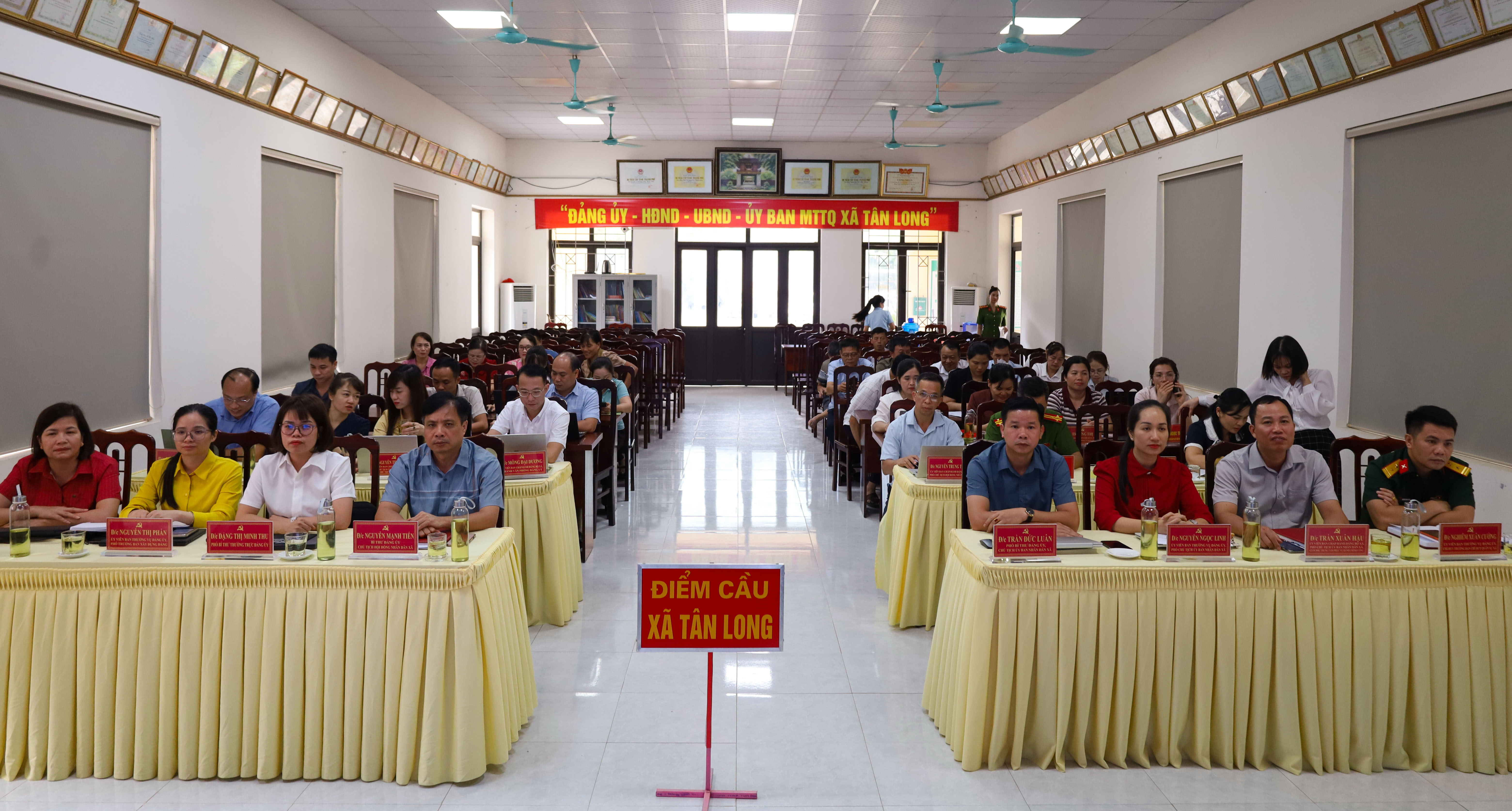 TÂN LONG DỰ HỘI NGHI SƠ KẾT 1 NĂM 6 THÁNG TRIỂN KHAI THỰC HIỆN NGHỊ QUYẾT SỐ 57-NQ/TW