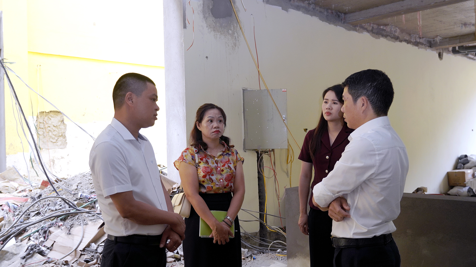 chủ tịch kiểm tra trường nội tr&uacute; li&ecirc;n cấp (1).jpg