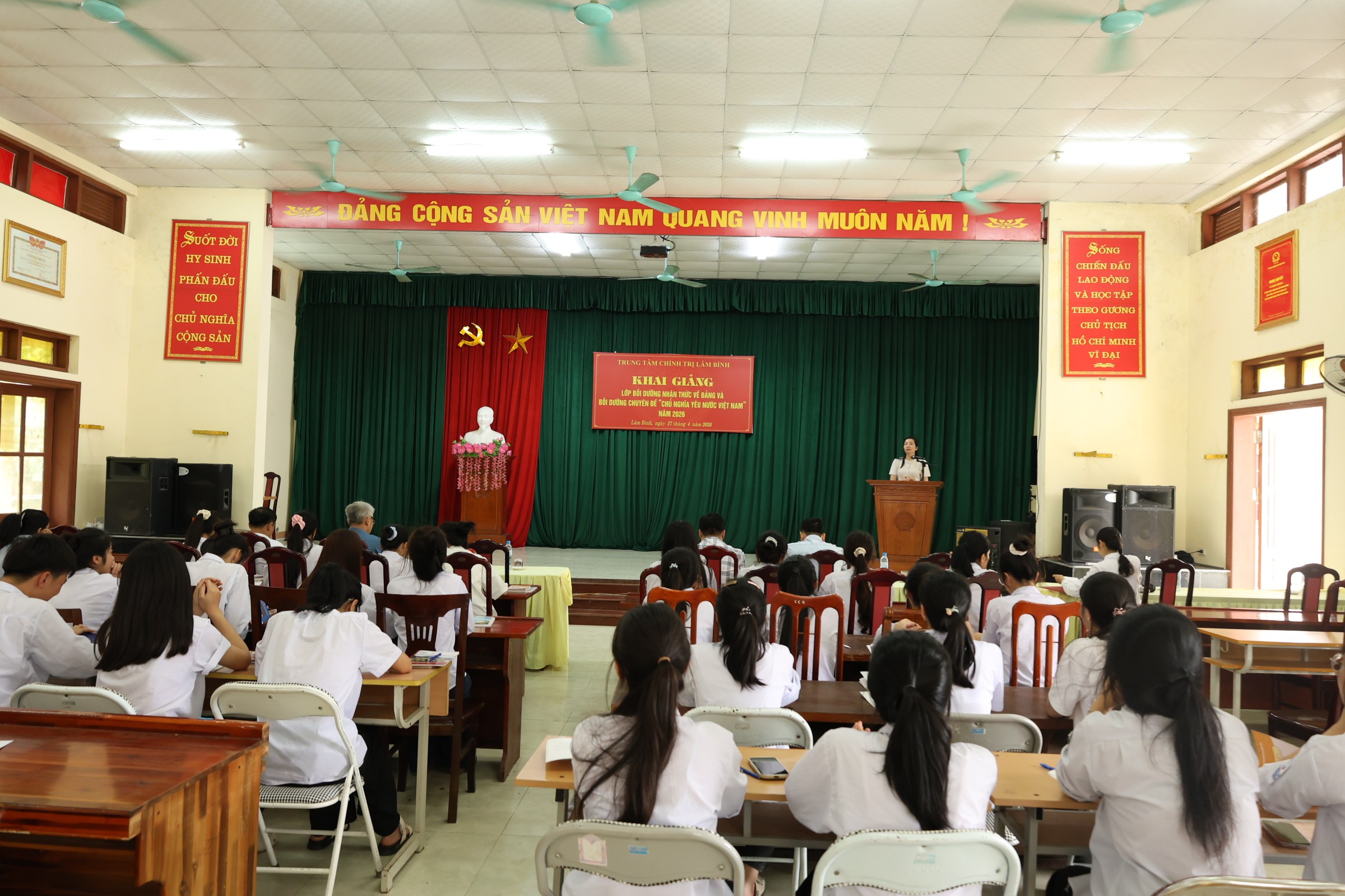 Khai giảng lớp bồi dưỡng nhận thức về Đảng và bồi dưỡng chuyên đề “ Chủ nghĩa yêu nước Việt Nam” năm 2026