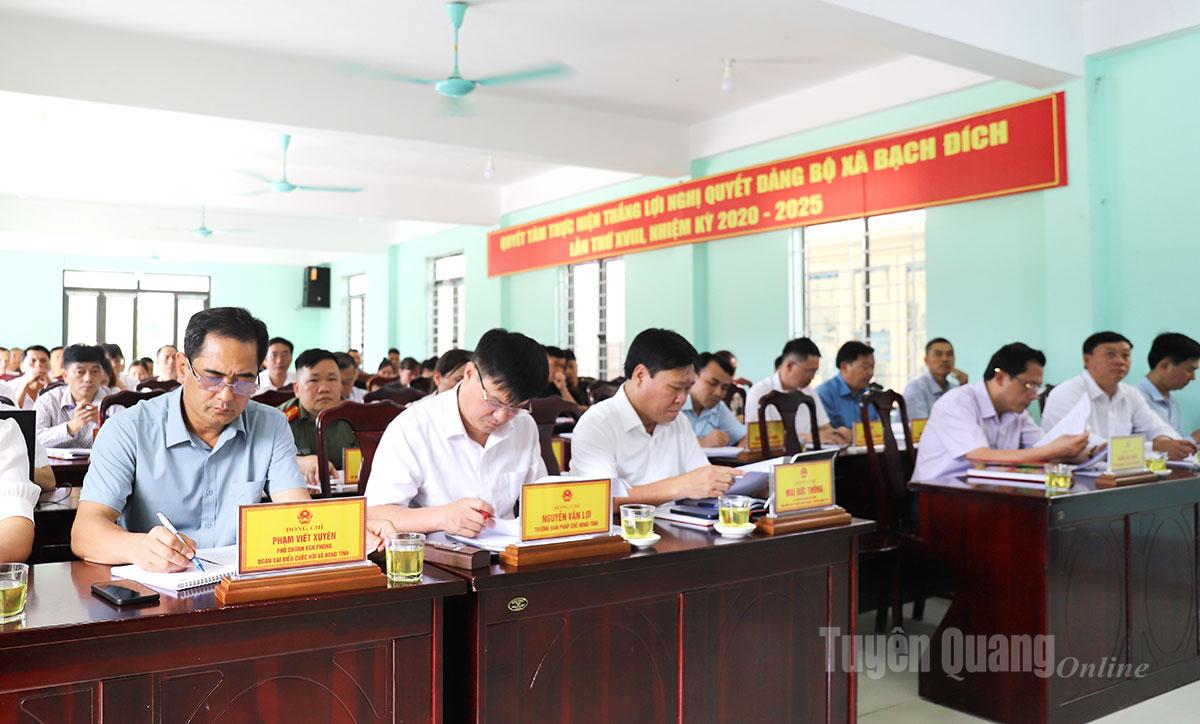 Đoàn công tác của Ban Thường vụ Tỉnh ủy làm việc tại các xã