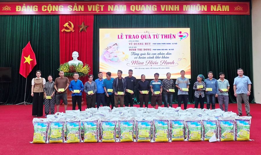 Bắc Quang: 183 xuất quà được trao nhân mùa Vu Lan báo hiếu