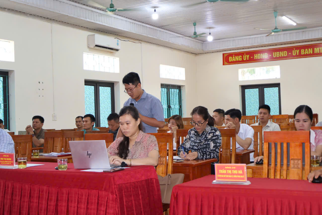 Họp với các thôn Duy đ.jpg