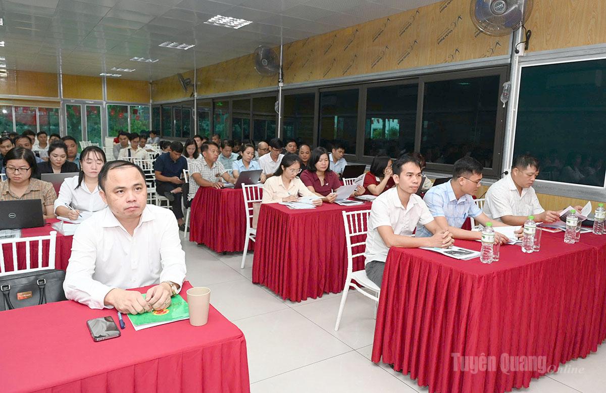 Nâng cao năng lực cán bộ trong tiếp công dân và giải quyết TTHC