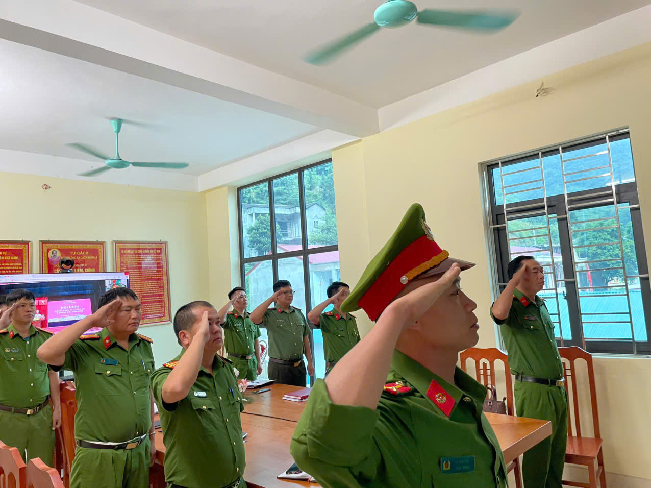 CÔNG AN XÃ NẤM DẨN TỔ CHỨC NGHI THỨC CHÀO CỜ ĐẦU THÁNG 7 VÀ TRIỂN KHAI NHIỆM VỤ CÔNG TÁC THÁNG