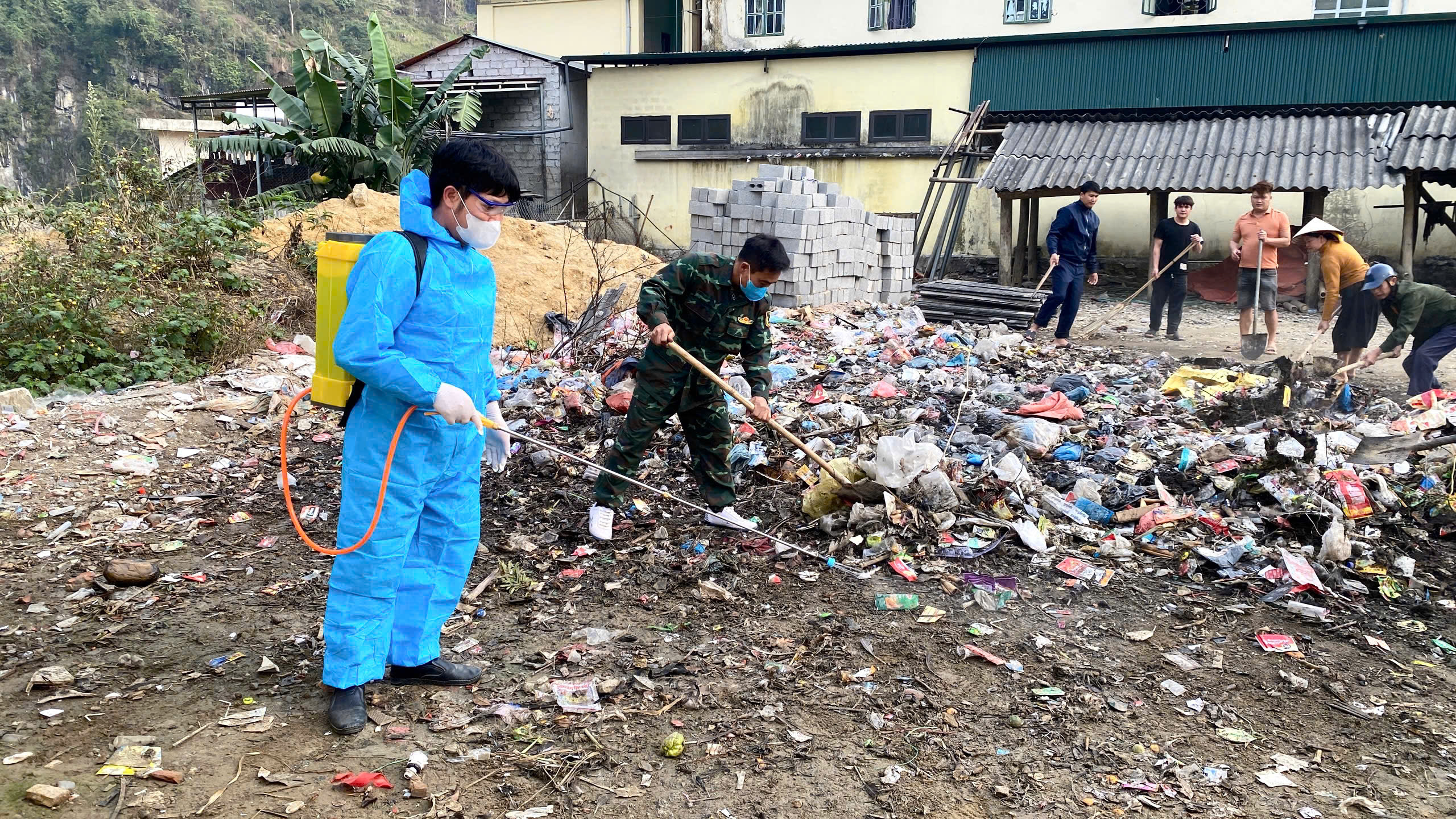 Xã Ngọc Long phát động Tháng tổng vệ sinh, khử trùng, tiêu độc môi trường, phòng chống dịch bệnh gia súc, gia cầm năm 2026