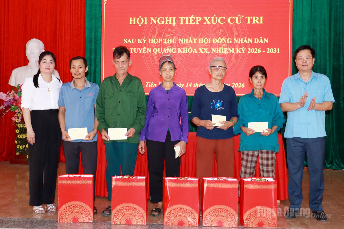 Tổ đại biểu số 5 HĐND tỉnh tiếp xúc cử tri xã Tiên Yên