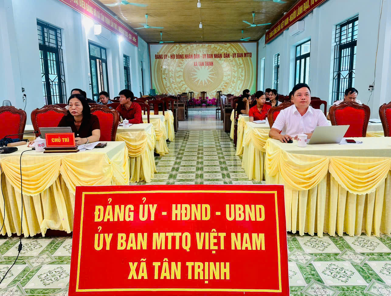 XÃ TÂN TRỊNH THAM DỰ HỘI NGHỊ TRỰC TUYẾN VỀ CHUYỂN ĐỔI CƠ CẤU GIỐNG CÂY TRỒNG, VẬT NUÔI VÀ THÚC ĐẨY GIẢI NGÂN VỐN ĐẦU TƯ CÔNG