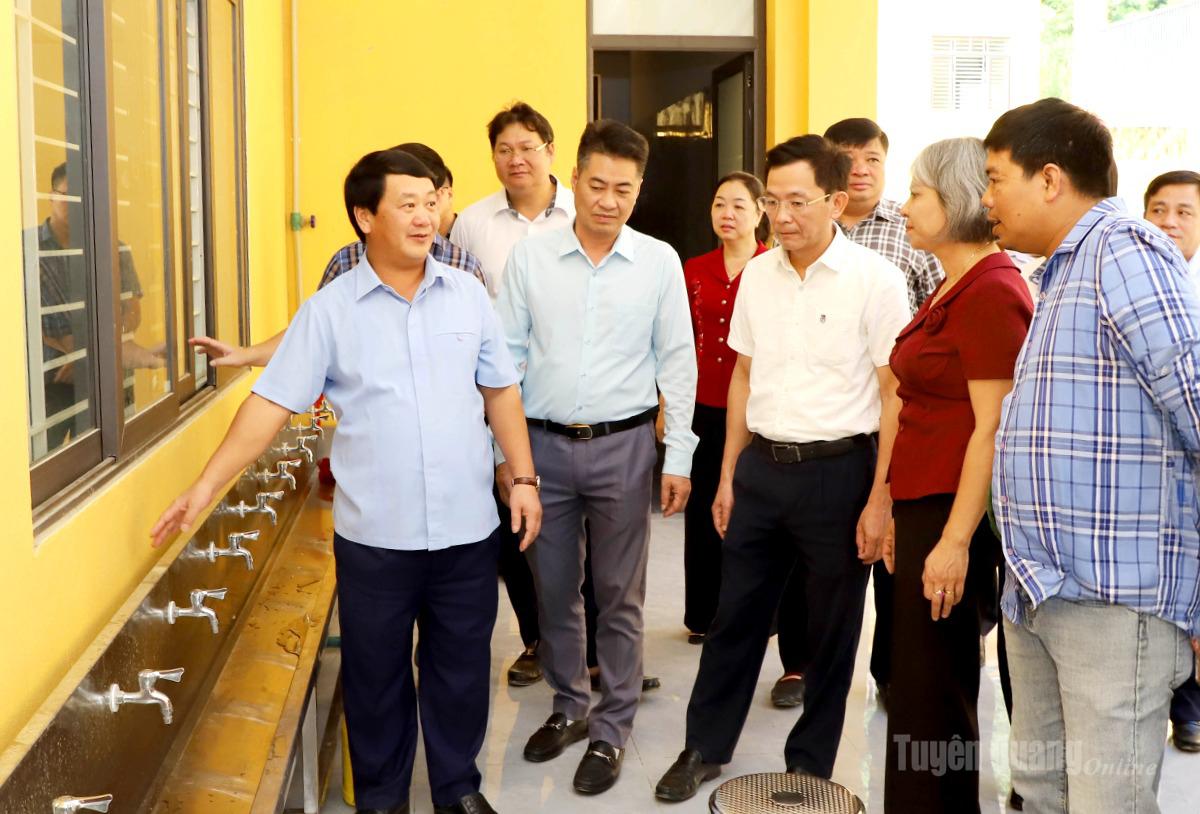 Bí thư Tỉnh ủy Hầu A Lềnh kiểm tra tiến độ và công tác chuẩn bị khai giảng năm học mới tại Trường Phổ thông nội trú liên cấp Tiểu học và Trung học cơ sở Minh Tân