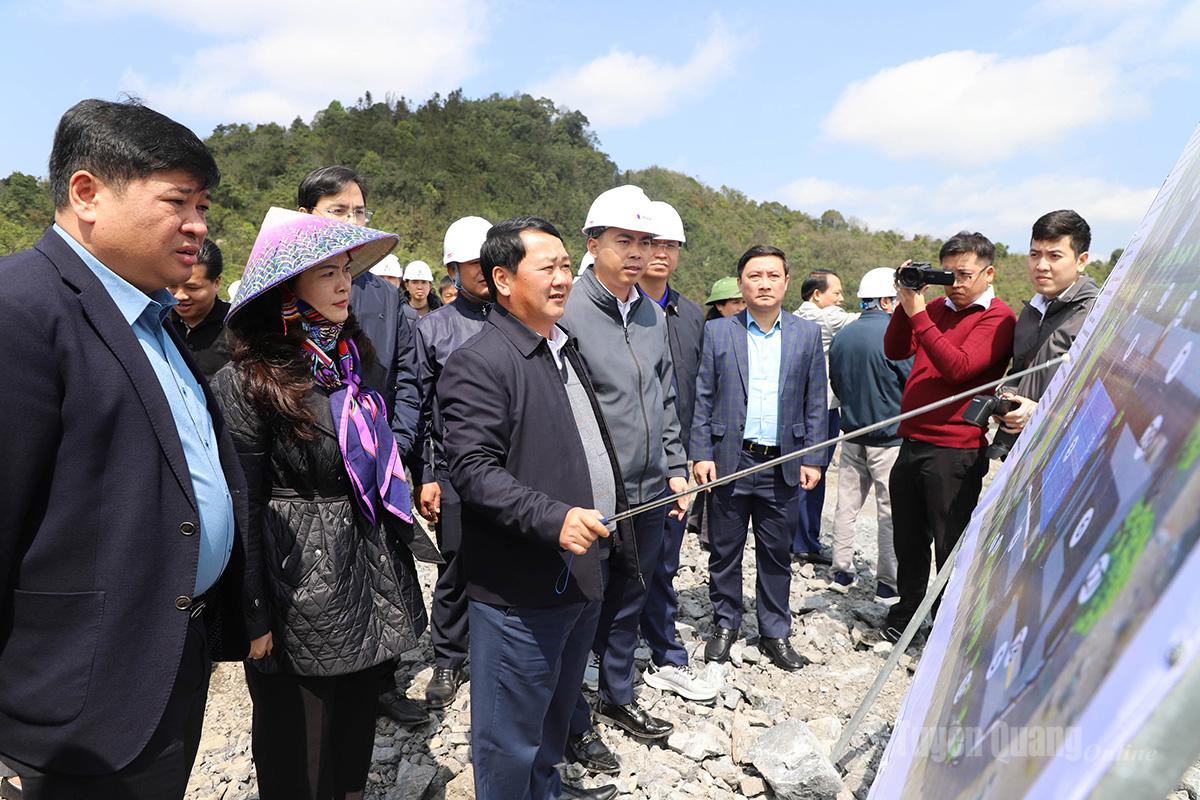 Bí thư Tỉnh ủy Hầu A Lềnh thăm, làm việc với Trạm Kiểm soát liên ngành Cửa khẩu Săm Pun và Kiểm tra tiến độ Dự án xây dựng trường Phổ thông nội trú liên cấp Tiểu học và Trung học cơ sở xã Sơn Vĩ