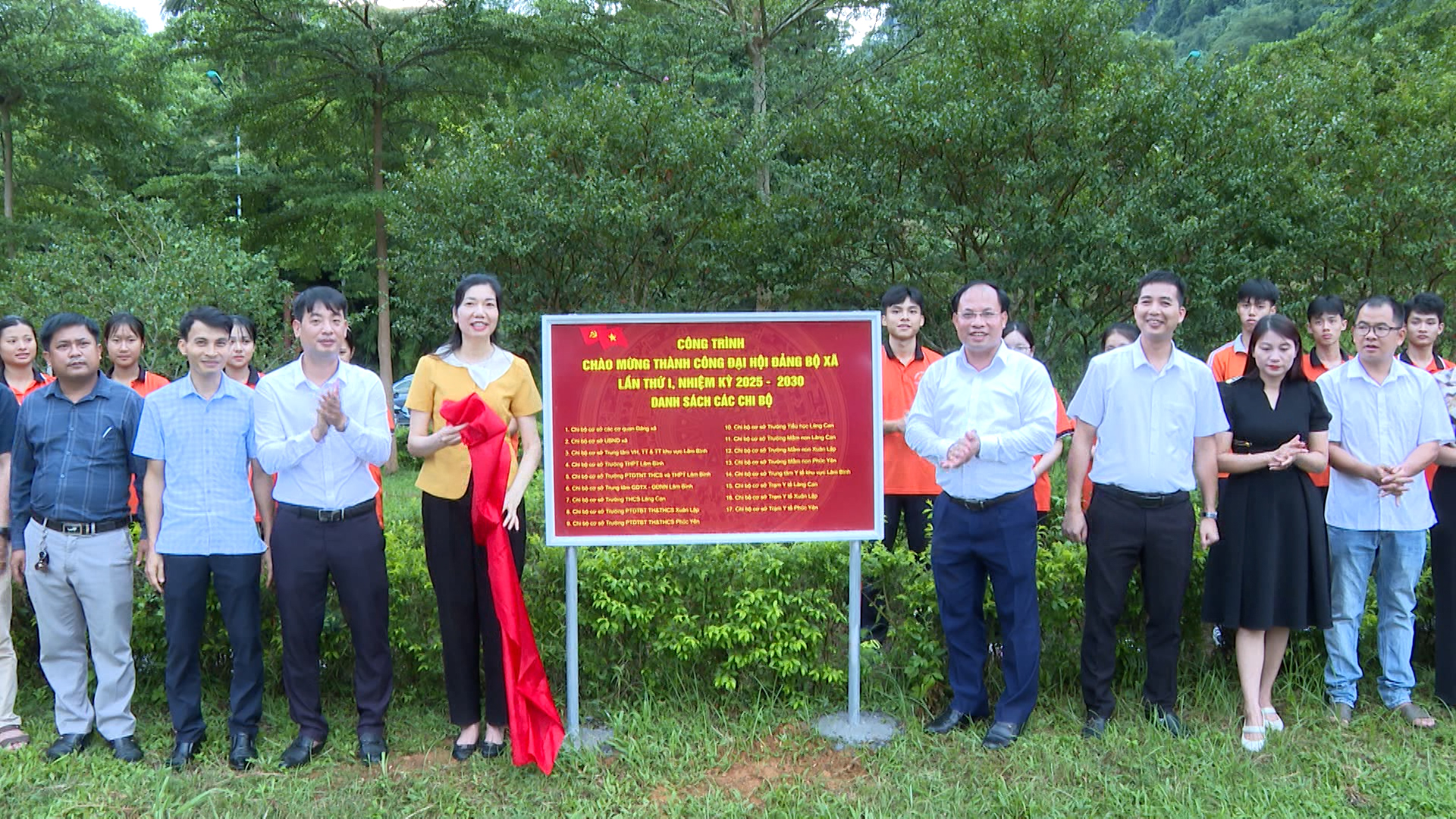 Xã Lâm Bình khánh thành công trình chào mừng Đại hội Đảng bộ tỉnh Tuyên Quang.