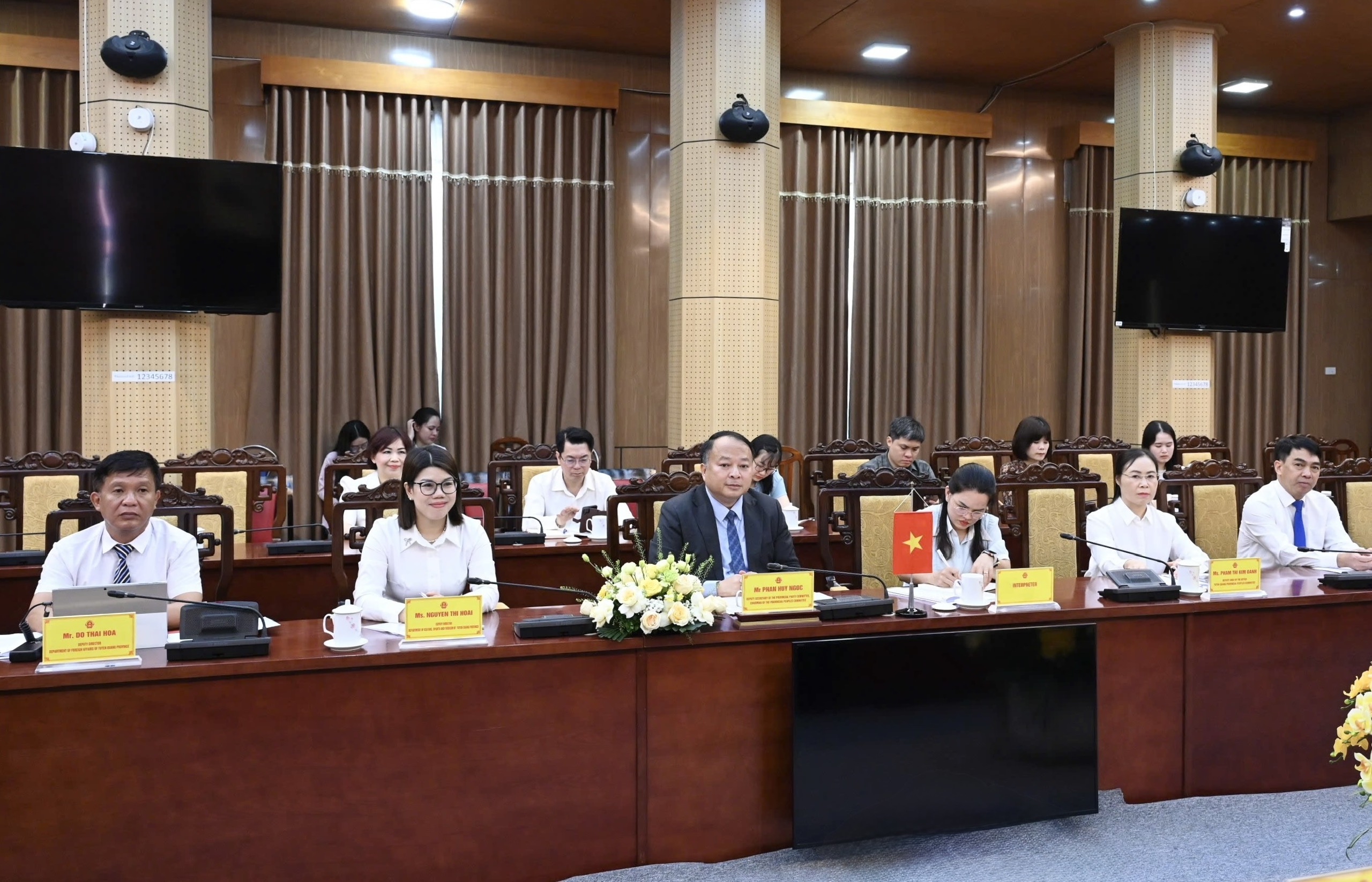 Chủ tịch UBND tỉnh Phan Huy Ngọc tiếp, làm việc với Đoàn công tác của Đại sứ quán Thụy Sĩ tại Việt Nam