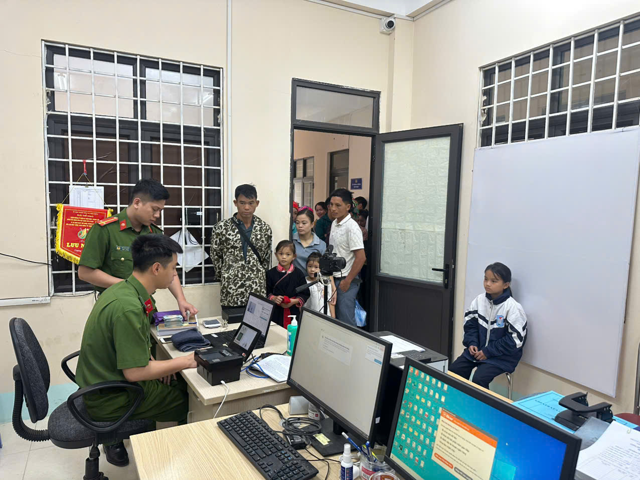 CÔNG AN XÃ NẬM DỊCH PHỤC VỤ NHÂN DÂN DỊP NGHỈ LỄ 30/4 - 1/5