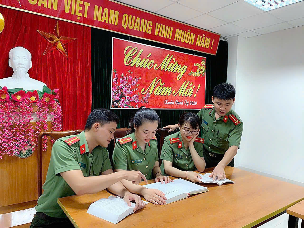 PHÒNG AN NINH CHÍNH TRỊ NỘI BỘ HƯỞNG ỨNG NGÀY SÁCH VÀ VĂN HÓA ĐỌC VIỆT NAM