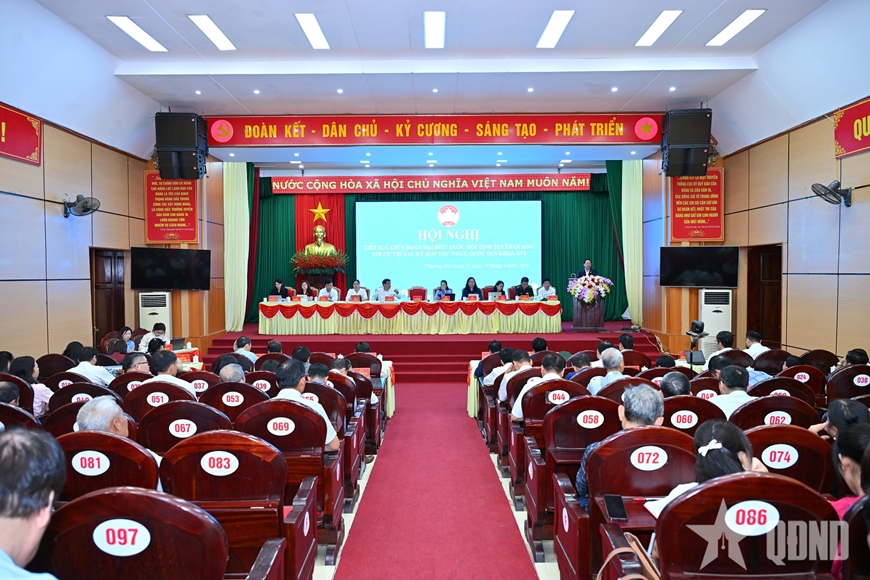 Trưởng Ban Tuyên giáo và Dân vận Trung ương Trịnh Văn Quyết tiếp xúc cử tri tại tỉnh Tuyên Quang