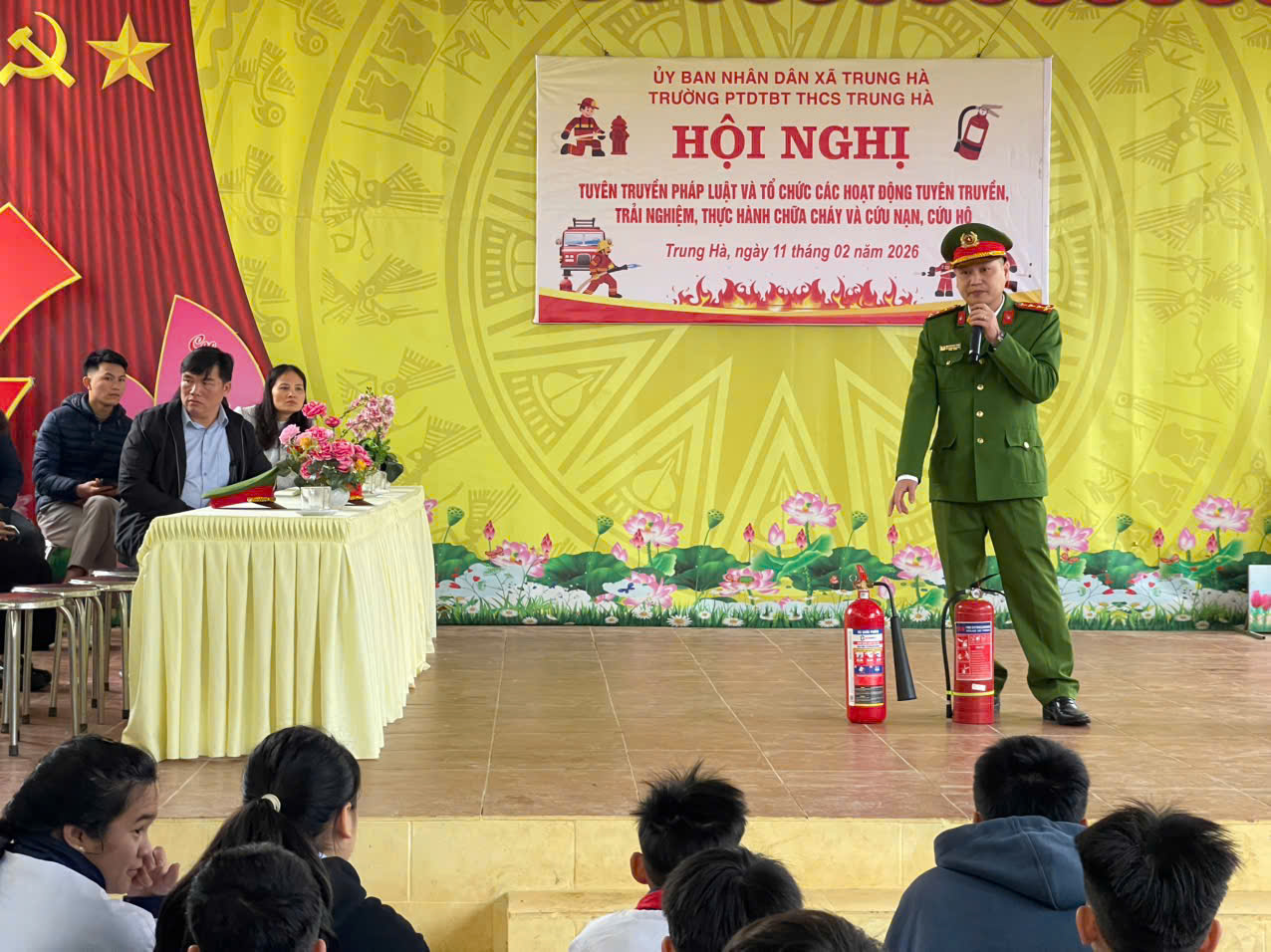 TUYÊN TRUYỀN, HƯỚNG DẪN THỰC HÀNH CÔNG TÁC PCCC TẠI TRƯỜNG PTDTBT THCS TRUNG HÀ