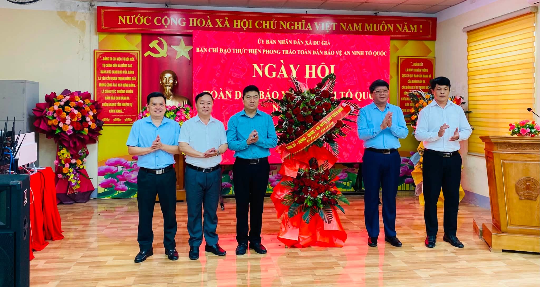 PHÓ CHỦ TỊCH THƯỜNG TRỰC ỦY BAN MTTQ TỈNH HÀ TRUNG KIÊN DỰ NGÀY HỘI '' TOÀN DÂN BẢO VỆ ANTQ'' TẠI XÃ DU GIÀ