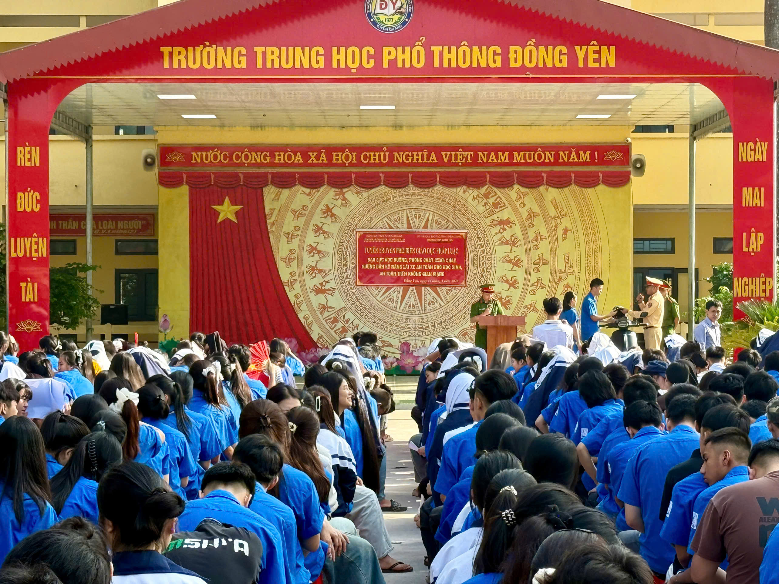CÔNG AN XÃ ĐỒNG YÊN ĐẨY MẠNH TUYÊN TRUYỀN PHÁP LUẬT TRONG NHÀ TRƯỜNG