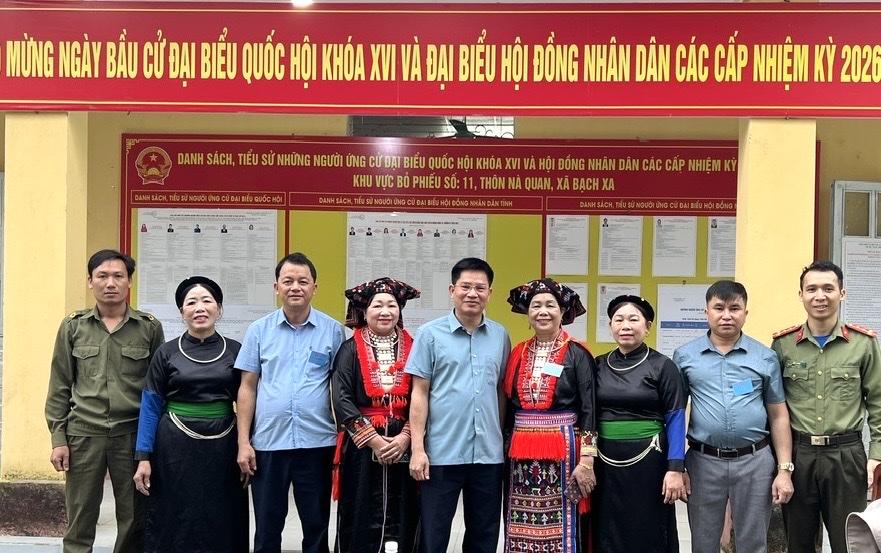 CỬ TRI XÃ BẠCH XA NÔ NỨC THAM GIA NGÀY BẦU CỬ ĐẠI BIỂU QUỐC HỘI VÀ HỘI ĐỒNG NHÂN DÂN CÁC CẤP