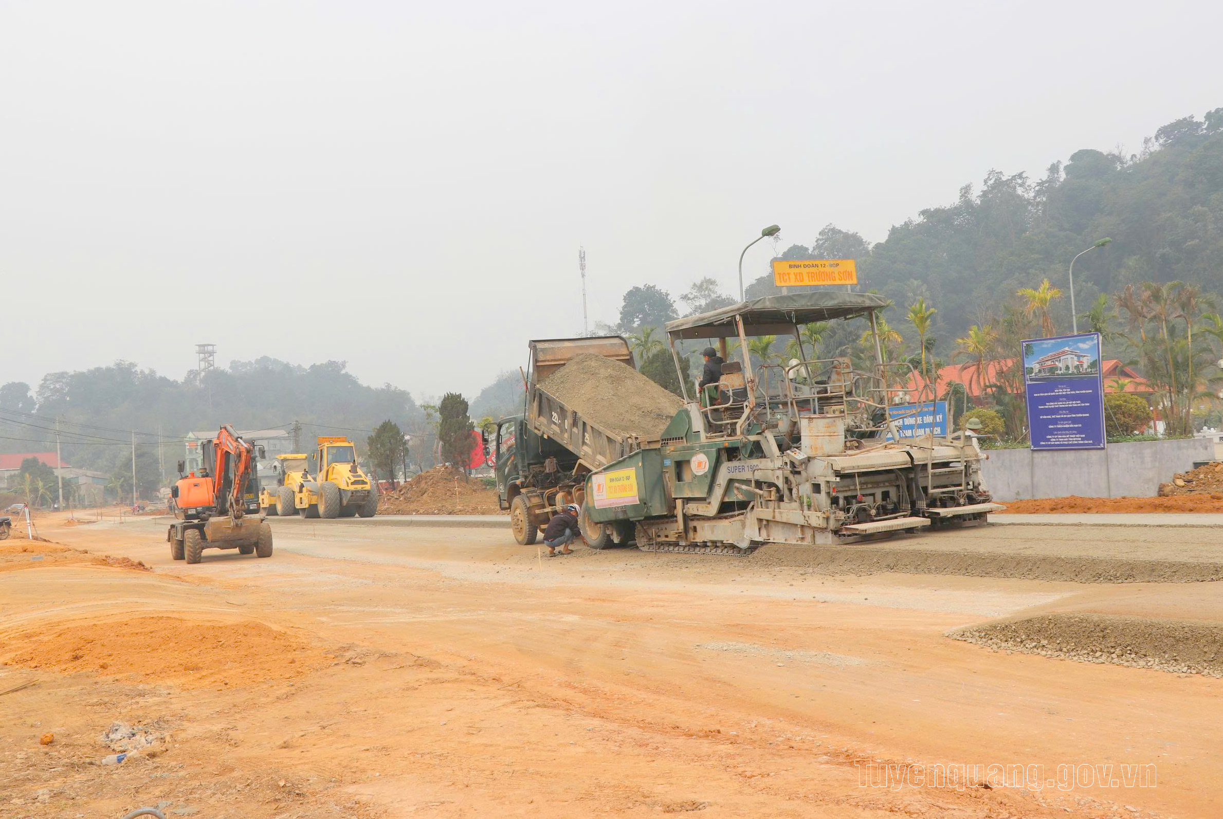 Tăng tốc thi công tuyến đường cách mạng Tân Trào – Trung Yên