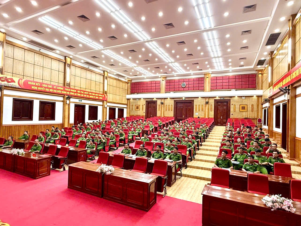 PHÒNG CẢNH SÁT QUẢN LÝ HÀNH CHÍNH VỀ TRẬT TỰ XÃ HỘI - CÔNG AN TỈNH TUYÊN QUANG TỔ CHỨC TẬP HUẤN NGHIỆP VỤ CÔNG TÁC ĐĂNG KÝ, QUẢN LÝ CON DẤU