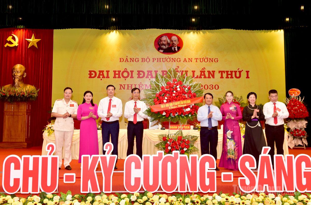 Đồng chí Bí thư Tỉnh ủy Hầu A Lềnh: Phường An Tường phải là hình mẫu về cải cách hành chính và cung cấp dịch vụ công cho người dân