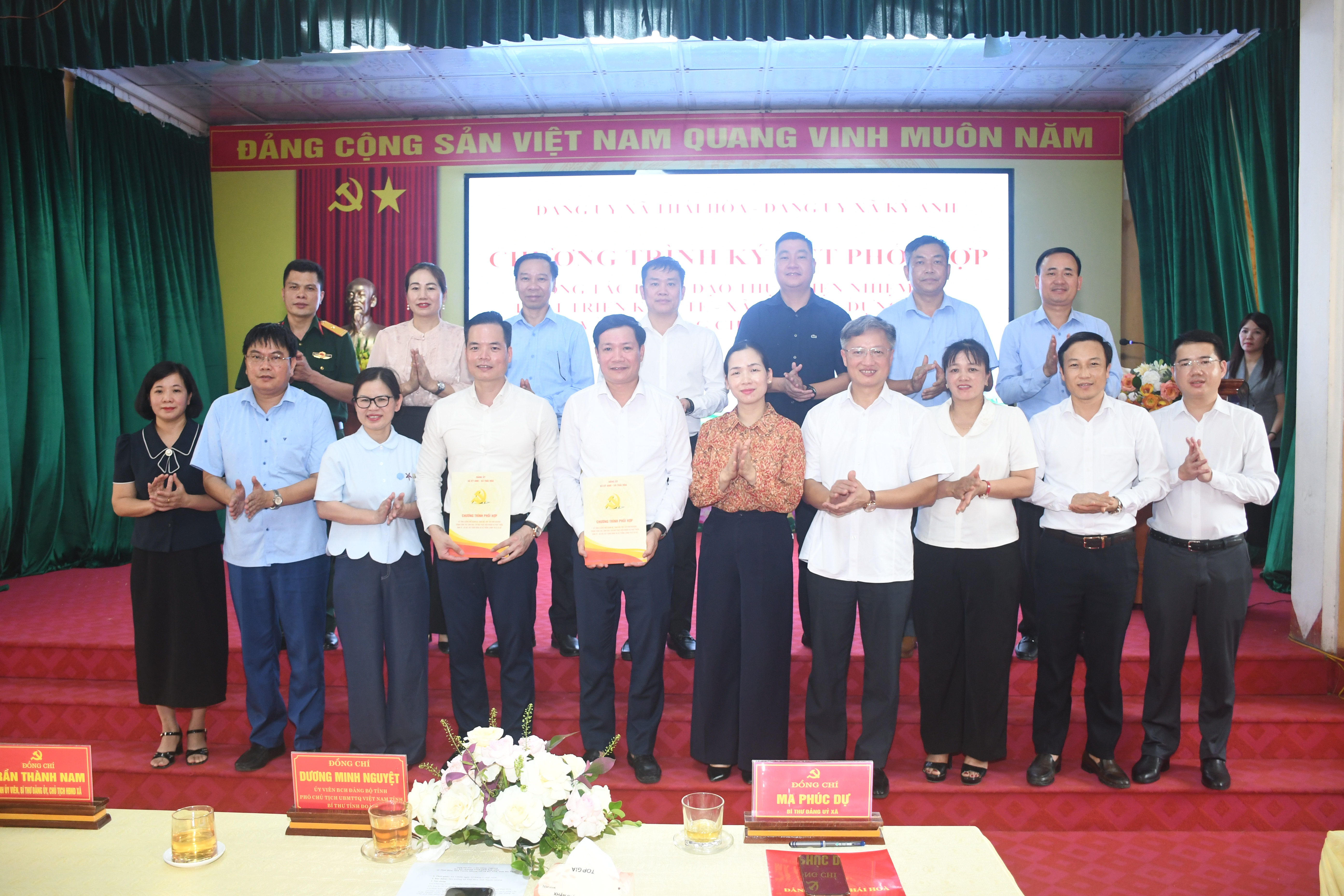 Ký kết phối hợp giữa hai xã Th ái Hòa và xã Kỳ Anh( Hà Tĩnh) 