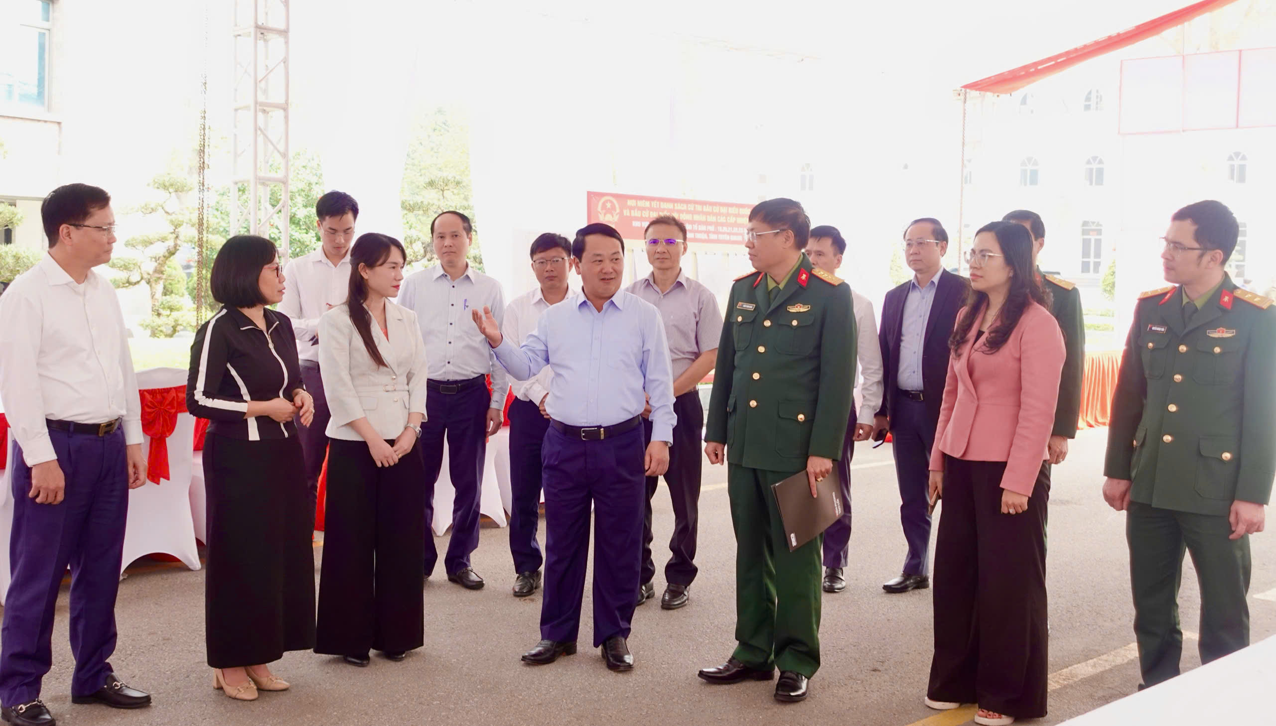 Đồng chí Hầu A Lềnh, Ủy viên Ban Chấp hành Trung ương Đảng, Bí thư Tỉnh ủy, Trưởng Ban Chỉ đạo cuộc bầu cử đại biểu Quốc hội khóa XVI và đại biểu HĐND các cấp nhiệm kỳ 2026 – 2031 của tỉnh đã kiểm tra công tác chuẩn bị bầu cử tại phường Bình Thuận