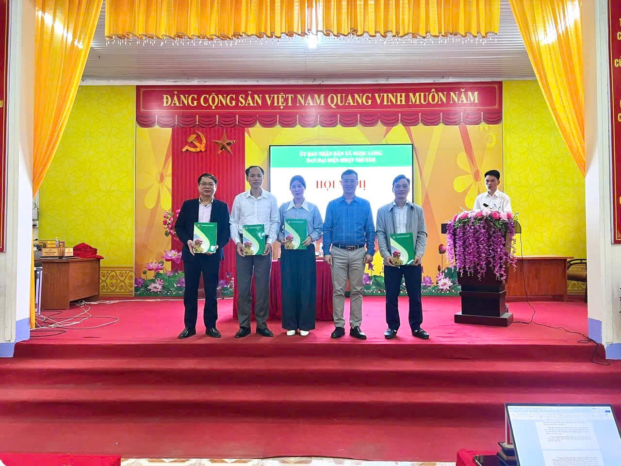 Xã Ngọc Long công bố quyết định thành lập Ban đại diện Hội đồng quản trị Ngân hàng Chính sách xã hội