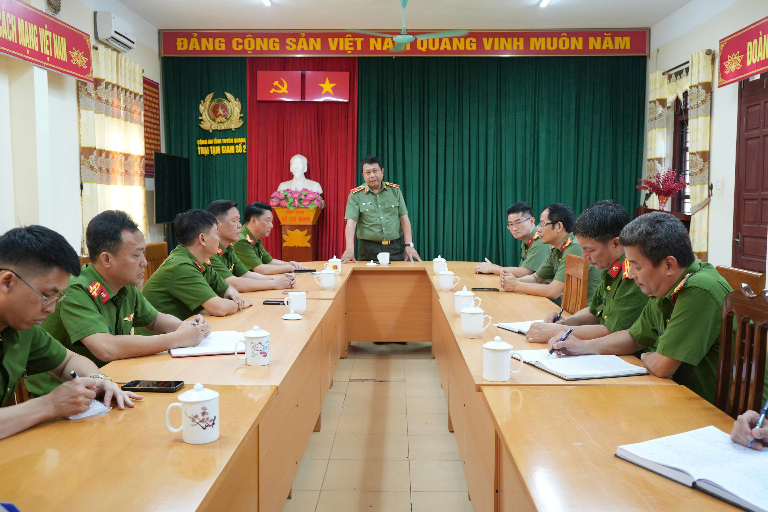 GIÁM ĐỐC CÔNG AN TỈNH KIỂM TRA TẠI TRẠI TẠM GIAM SỐ 2 VÀ CƠ SỞ CAI NGHIỆN MA TUÝ SỐ 2