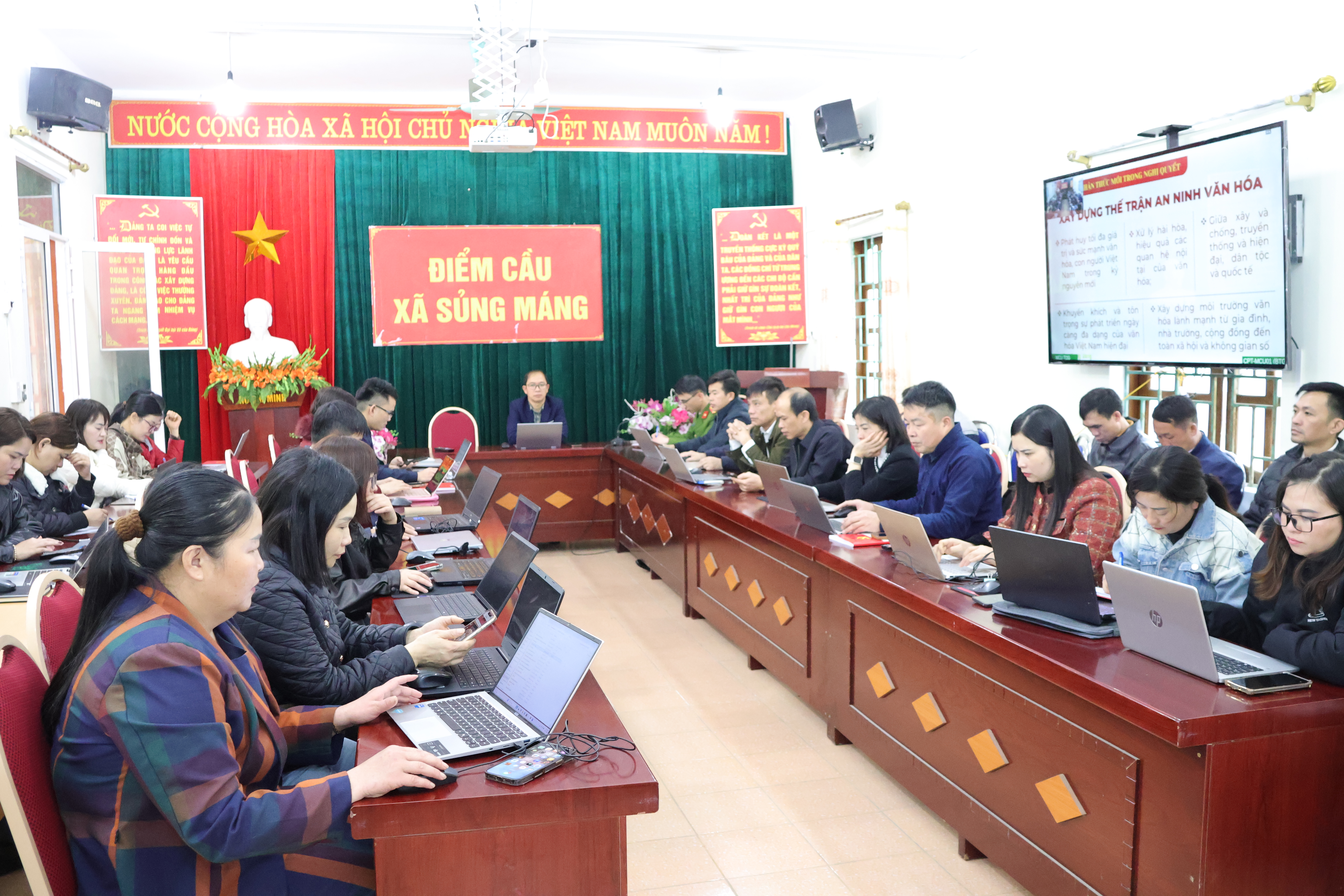 Xã Sủng Máng dự Hội nghị trực tuyến toàn quốc quán triệt Nghị quyết số 79 và 80 của Bộ Chính trị