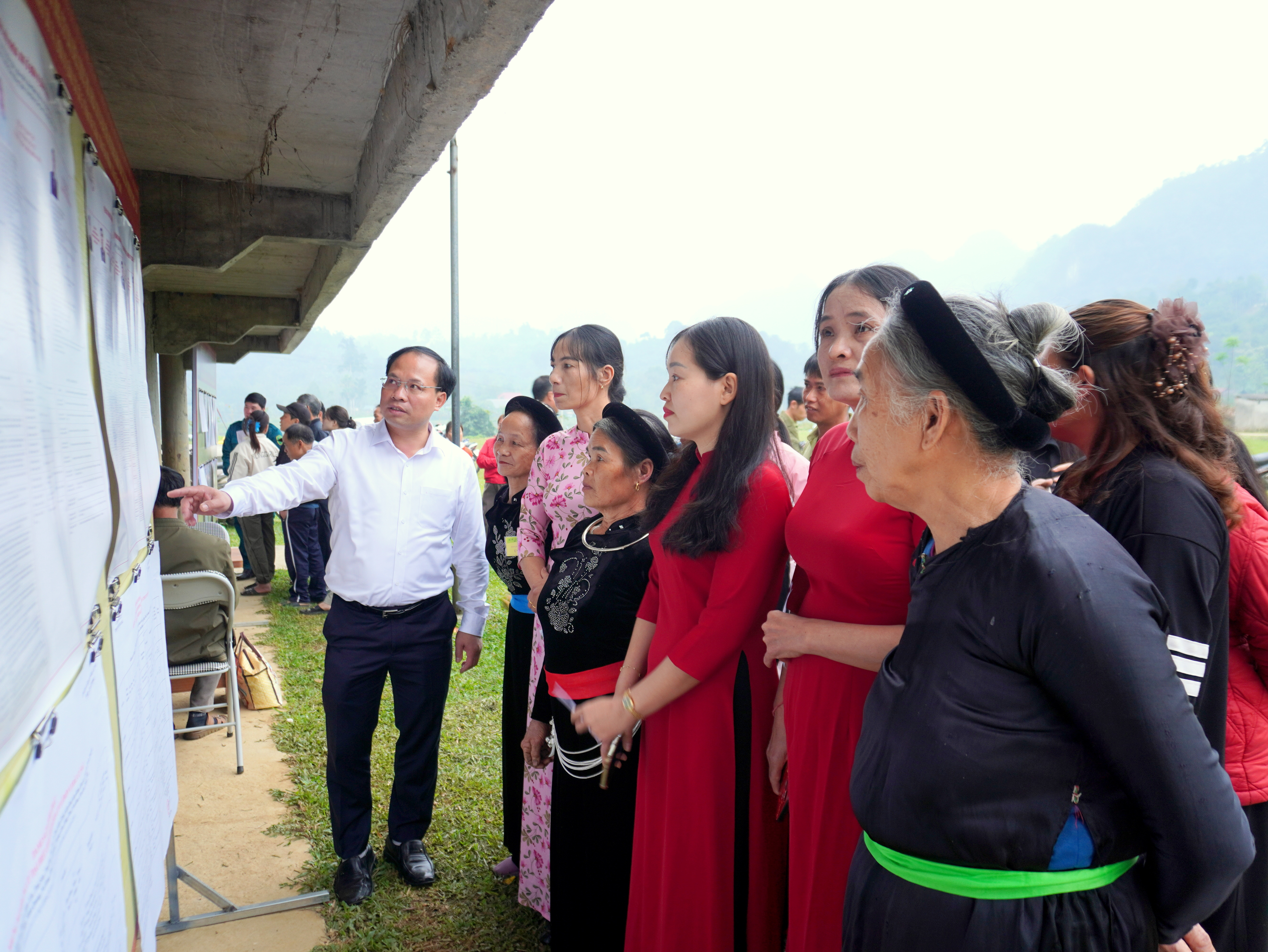 Đồng chí Bí thư Đảng ủy xã Âu Thế Thái dự khai mạc bầu cử đại biểu Quốc hội khóa XVI và HĐND các cấp nhiệm kỳ 2026–2031 tại Khu vực bỏ phiếu số 14