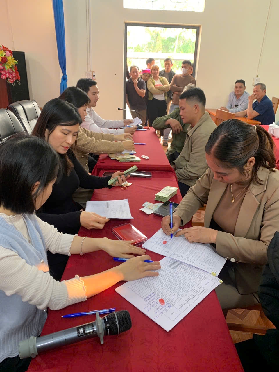 Chi trả tiền dịch tả lợn 22.jpg