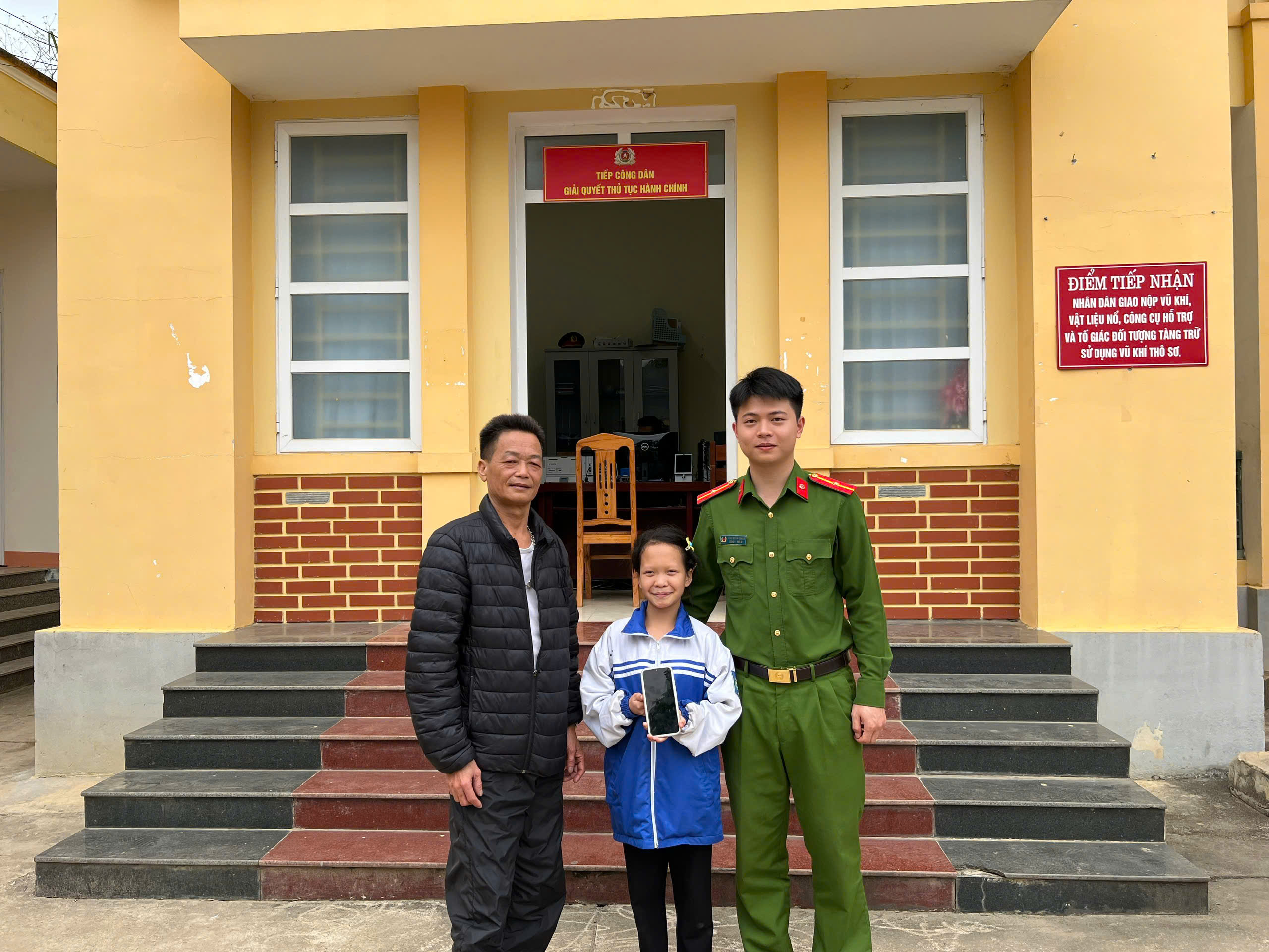 CÔNG AN XÃ XUÂN VÂN BIỂU DƯƠNG GƯƠNG NGƯỜI TỐT, VIỆC TỐT