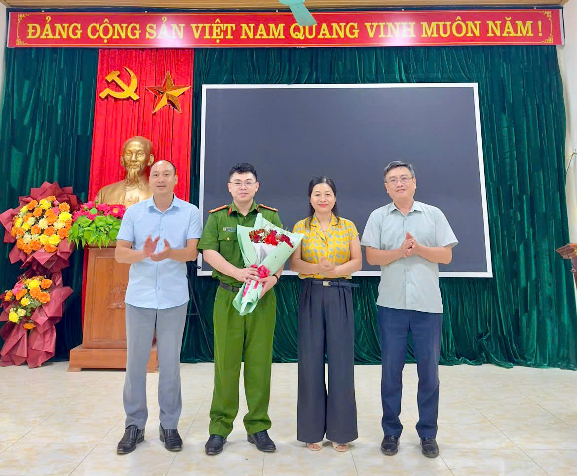 Đảng ủy xã Kiên Đài gặp mặt, biểu dương thí sinh tham gia hội thi Báo cáo viên, tuyên truyền viên giỏi năm 2026