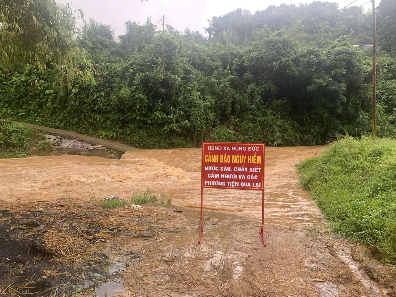 XÃ HÙNG ĐỨC CHỦ ĐỘNG KIỂM TRA, CHỈ ĐẠO ỨNG PHÓ SAU ẢNH HƯỞNG CỦA BÃO SỐ 11 (MATMO)