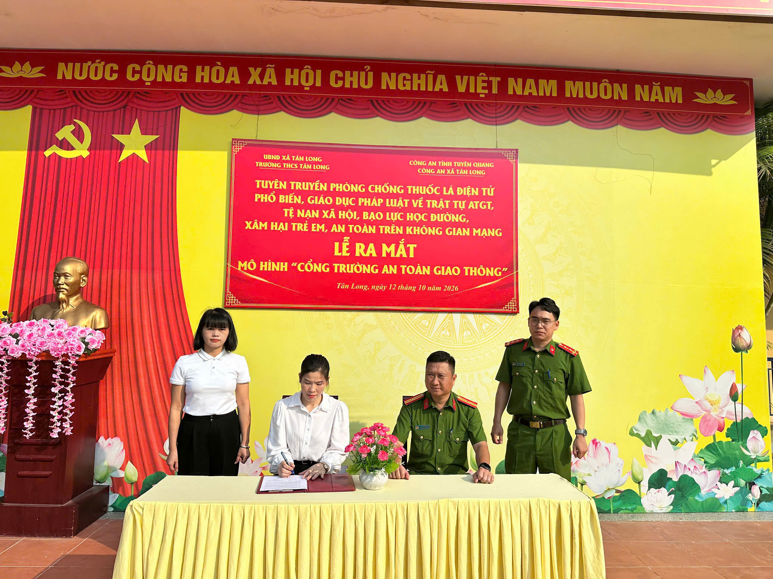 TỪ CỔNG TRƯỜNG, XÂY DỰNG MÔI TRƯỜNG HỌC ĐƯỜNG  AN TOÀN