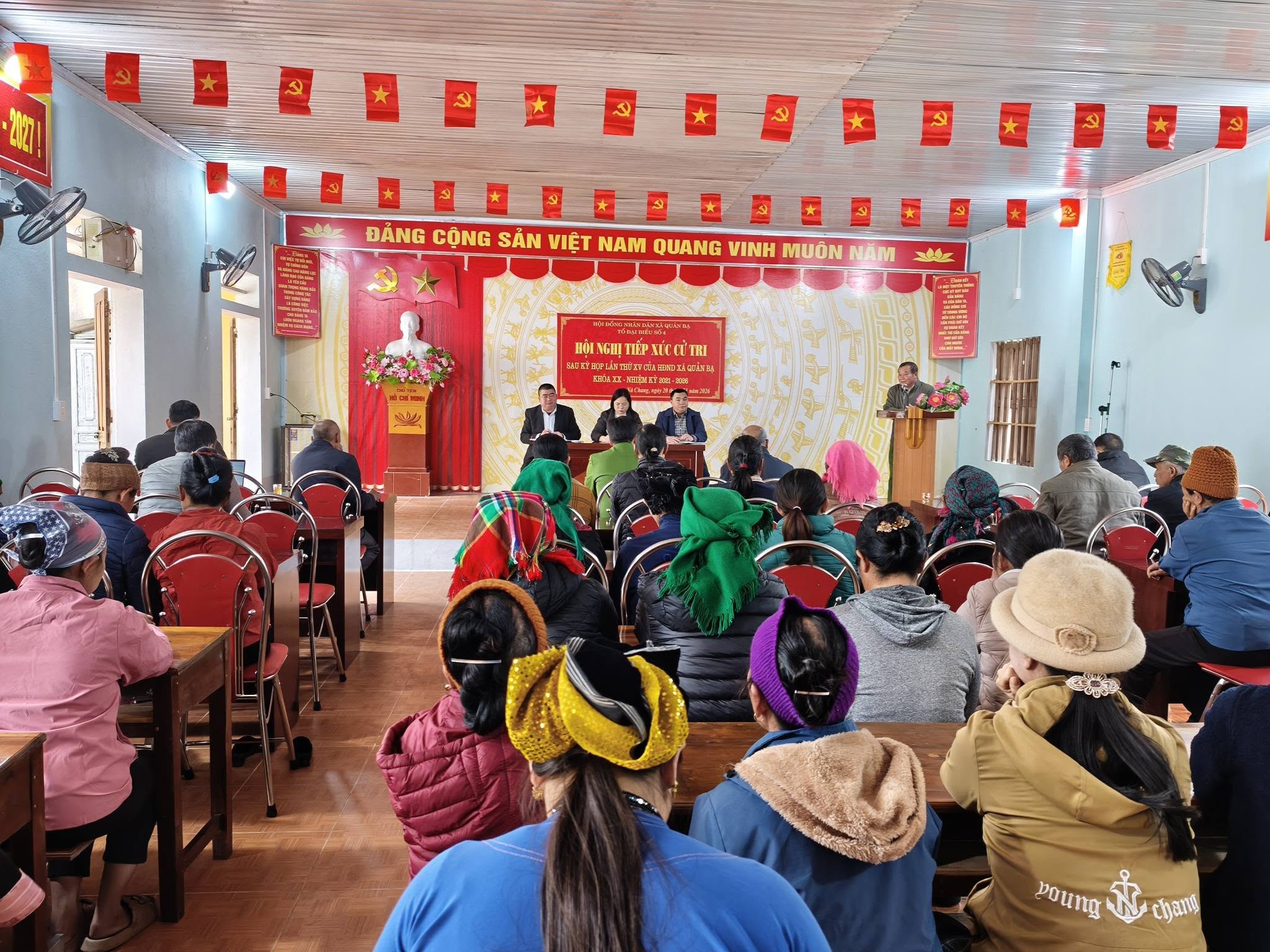 Tổ đại biểu số 4 HĐND xã Quản Bạ tiếp xúc cử tri thôn Nà Chang