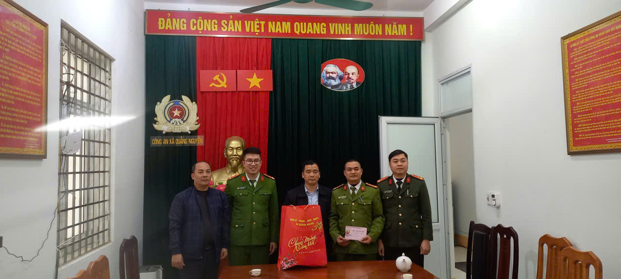 LÃNH ĐẠO XÃ QUẢNG NGUYÊN THĂM, CHÚC TẾT CÔNG AN, BAN CHỈ HUY QUÂN SỰ XÃ NHÂN DỊP TẾT NGUYÊN ĐÁN BÍNH NGỌ 2026
