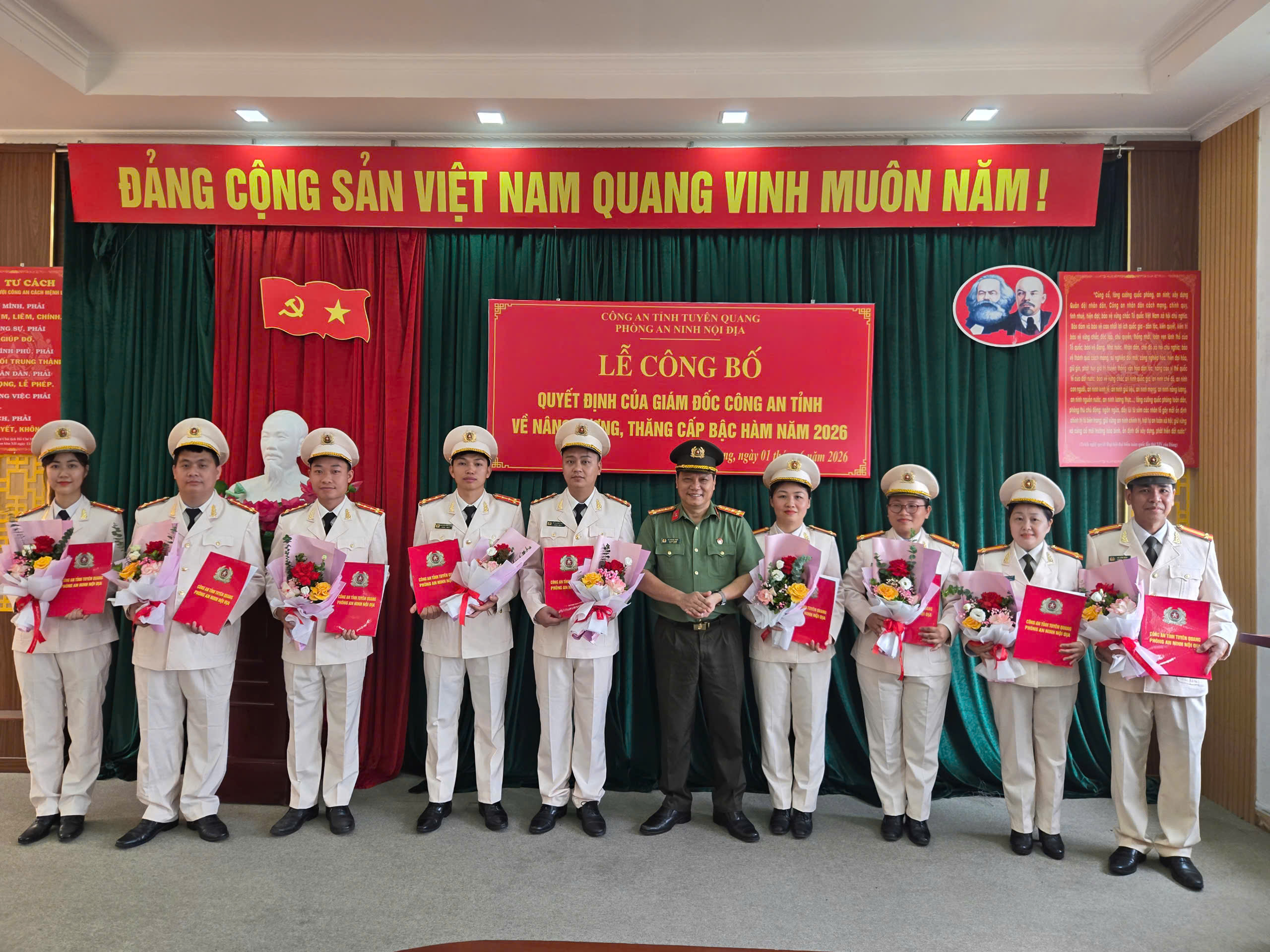 PHÒNG AN NINH NỘI ĐỊA TỔ CHỨC LỄ CÔNG BỐ QUYẾT ĐỊNH THĂNG CẤP BẬC HÀM NĂM 2026
