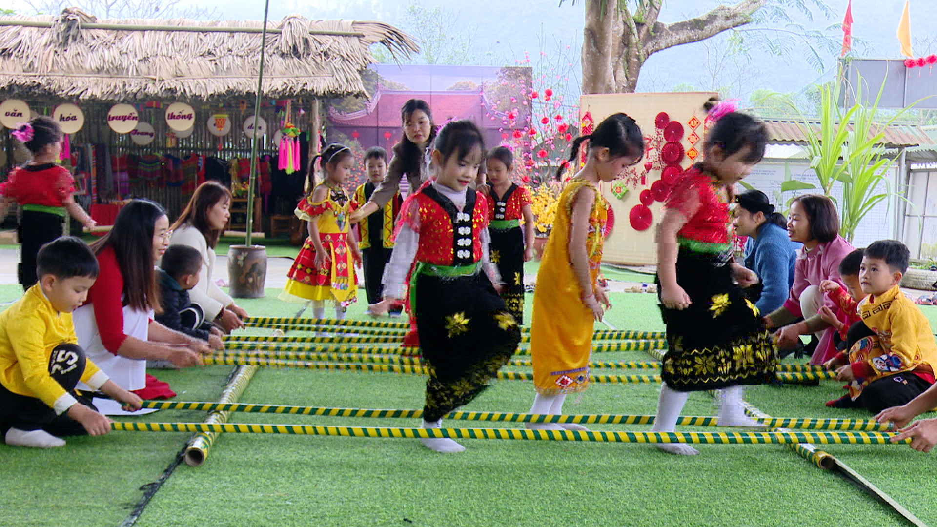 Rộn ràng không khí hoạt động trải nghiệm “Bé vui đón Tết” tại Trường Mầm non Minh Quang