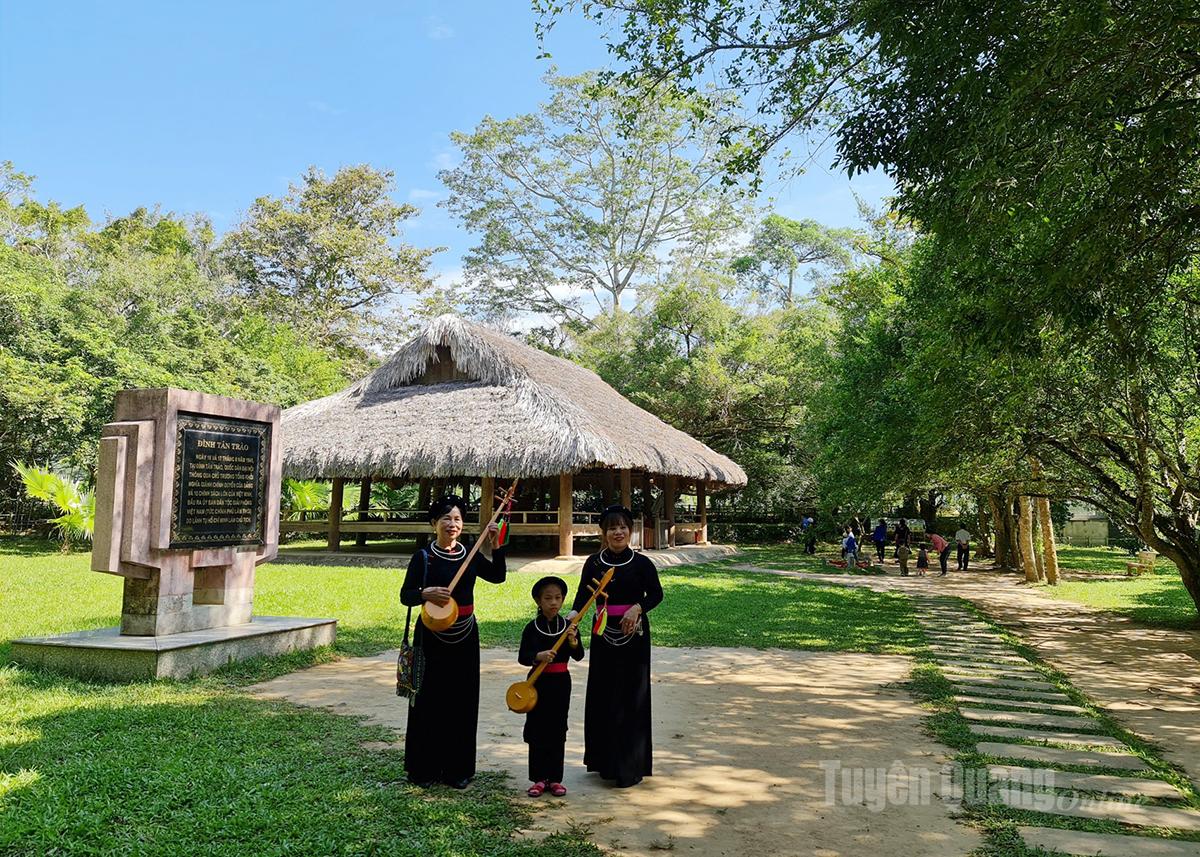Tháng Tám về Thủ đô Cách mạng