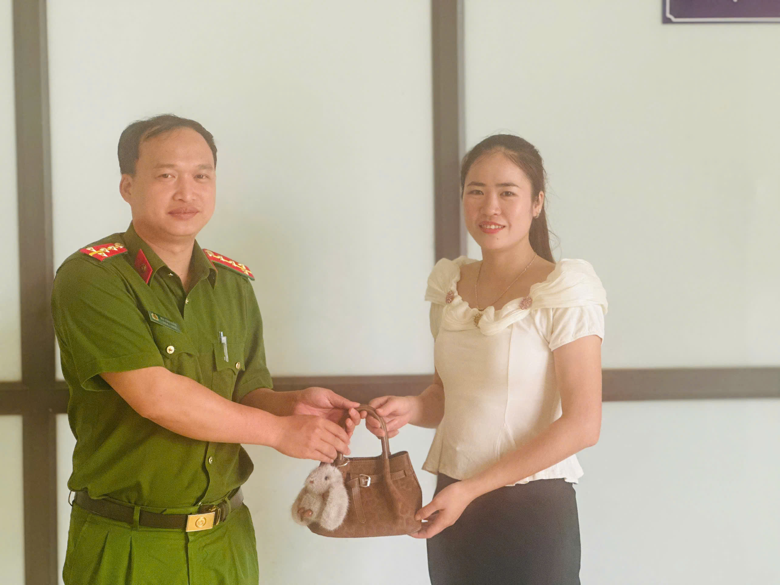 KIM BÌNH - NGHĨA CỬ ĐẸP GIỮA ĐỜI THƯỜNG