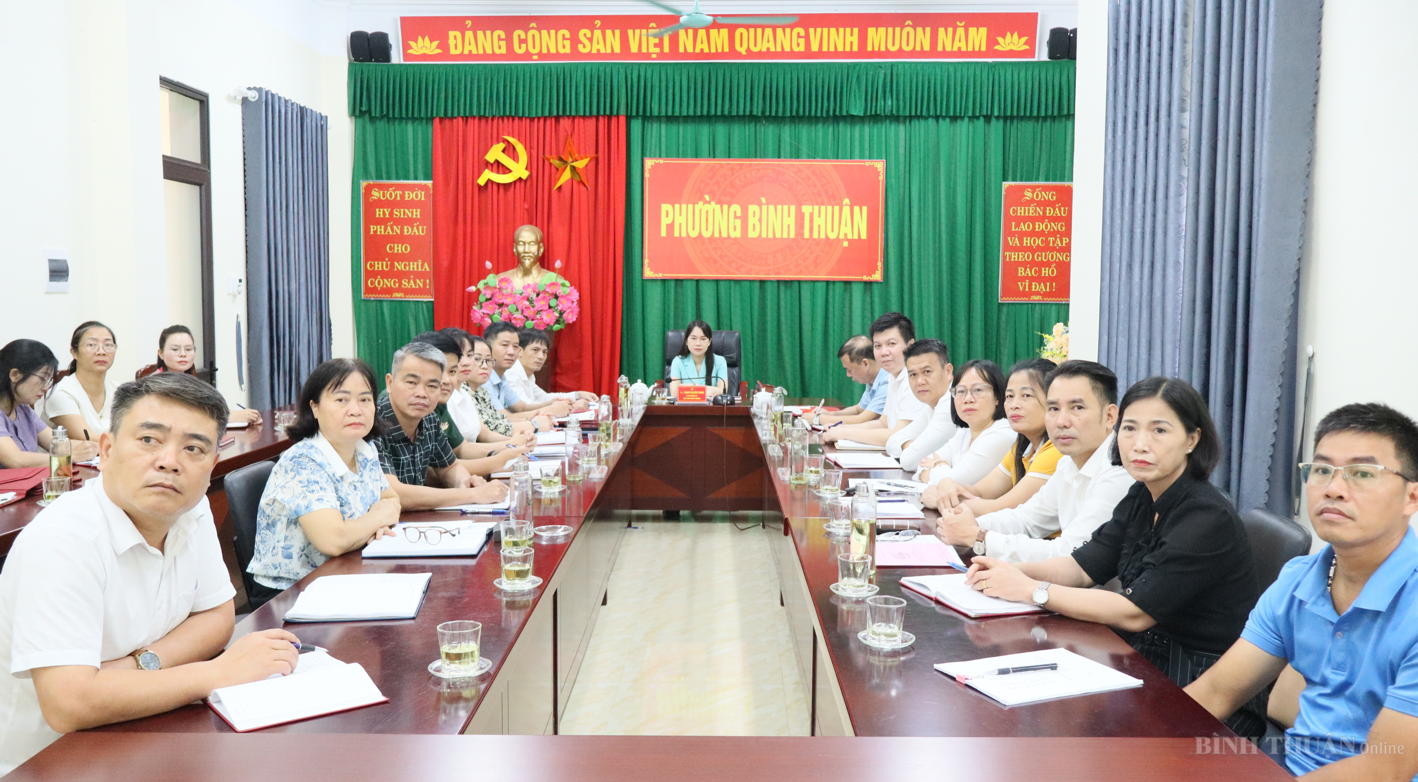 ĐẢNG ỦY PHƯỜNG BÌNH THUẬN TỔ CHỨC HỘI NGHỊ HỌC TẬP, QUÁN TRIỆT NGHỊ QUYẾT HỘI NGHỊ LẦN THỨ TƯ BAN CHẤP HÀNH TRUNG ƯƠNG ĐẢNG KHÓA XIV