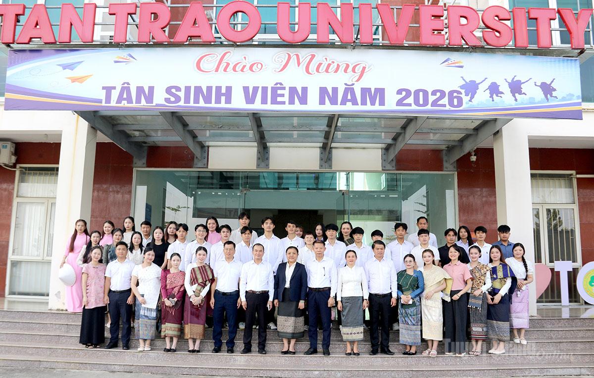 Đoàn đại biểu tỉnh Xiêng Khoảng và tỉnh Phông Sa Lỳ thăm, làm việc với Trường Đại học Tân Trào
