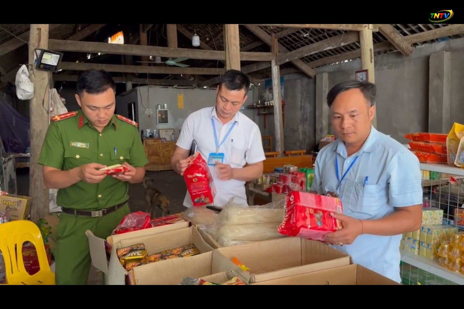 Đoàn liên ngành xã Tiên Nguyên kiểm tra vệ sinh an toàn thực phẩm
