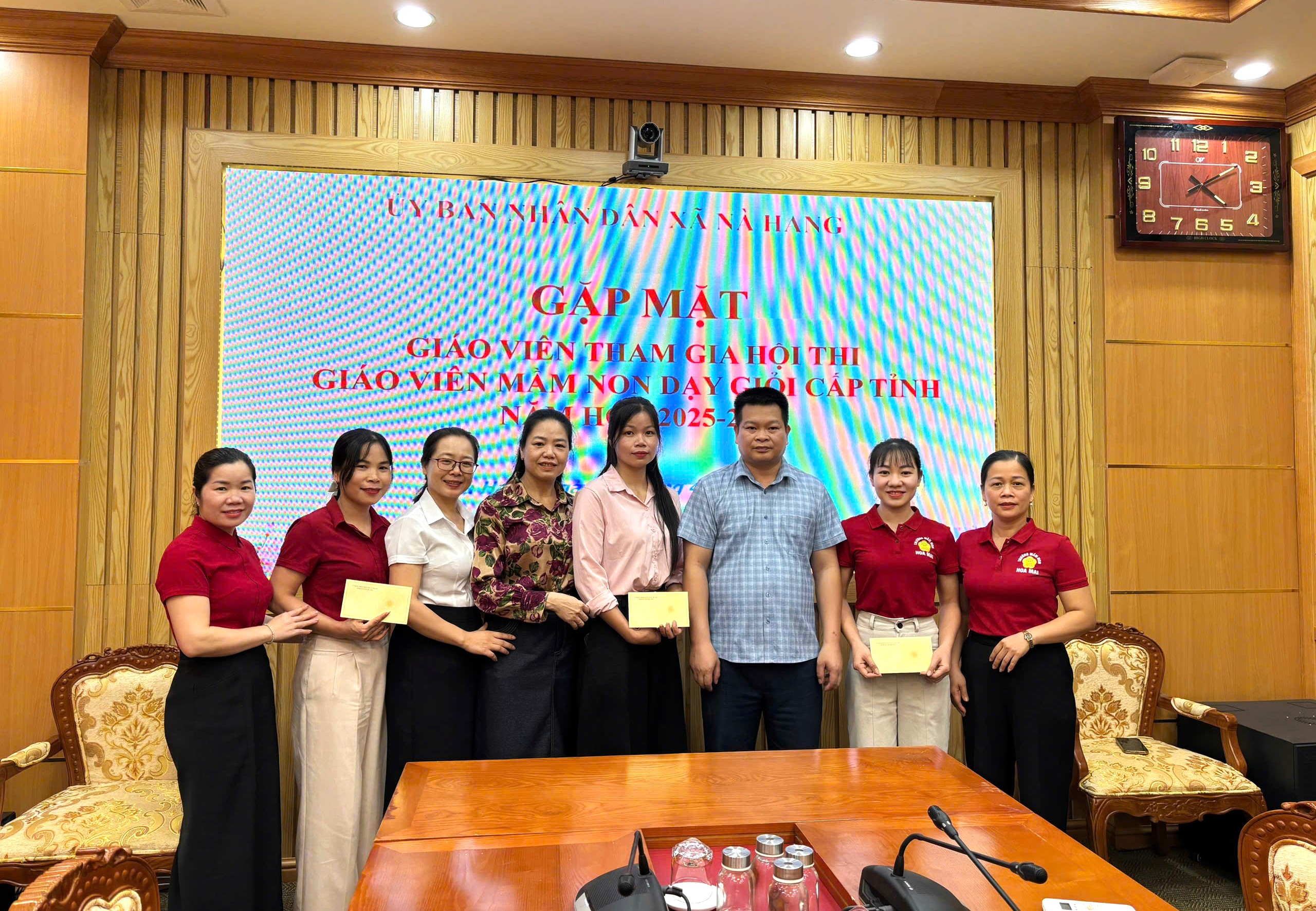 Lãnh đạo xã Nà Hang gặp mặt giáo viên tham gia Hội thi Giáo viên mầm non dạy giỏi cấp tỉnh năm học 2025–2026