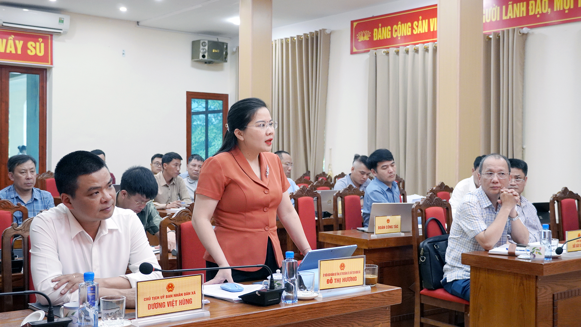 PCT UBND tỉnh vương ngọc h&agrave; kiểm tra tiến độ trường nội tr&uacute; (3).jpg