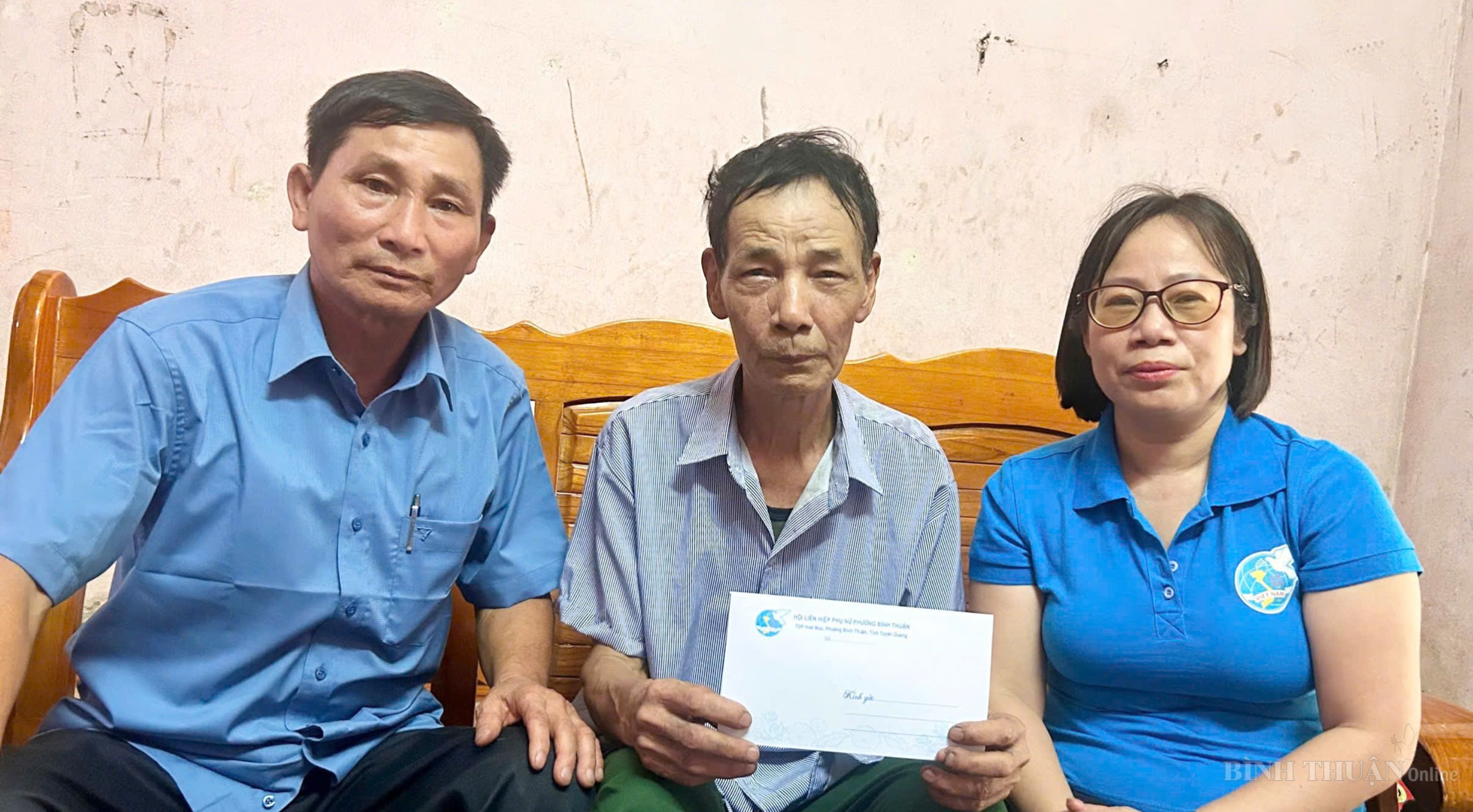 HỘI LHPN PHƯỜNG BÌNH THUẬN THĂM HỎI, TẶNG QUÀ GIA ĐÌNH NGƯỜI CÓ CÔNG NHÂN KỶ NIỆM 79 NĂM NGÀY THƯƠNG BINH - LIỆT SĨ (27/7/1947 - 27/7/2026)