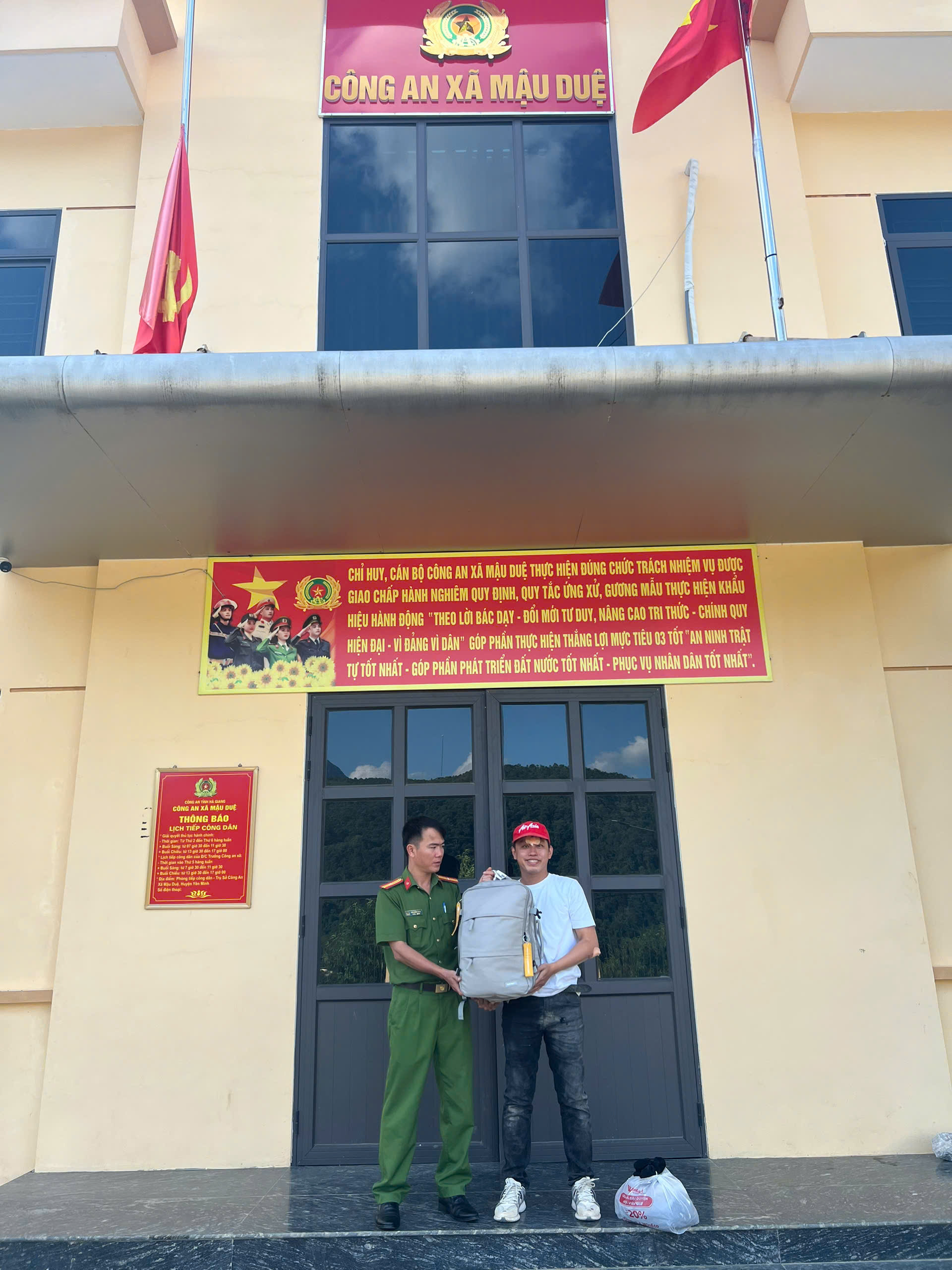 NIỀM VUI CỦA DU KHÁCH KHI NHẬN LẠI TÀI SẢN ĐÁNH RƠI