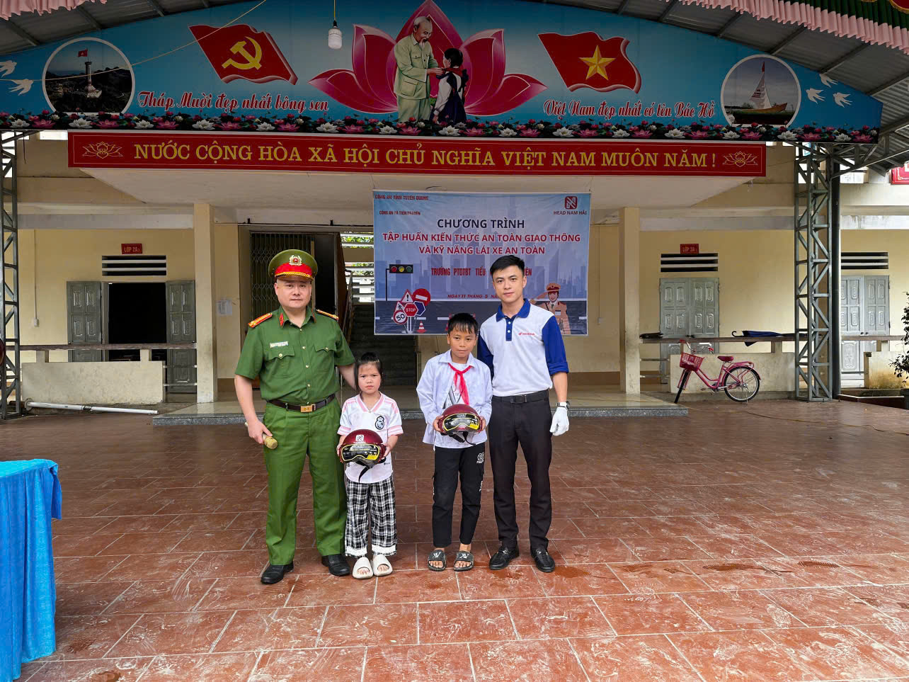 CÔNG AN XÃ TIÊN NGUYÊN PHỐI HỢP TUYÊN TRUYỀN PHÁP LUẬT TẠI TRƯỜNG TIỂU HỌC TIÊN NGUYÊN